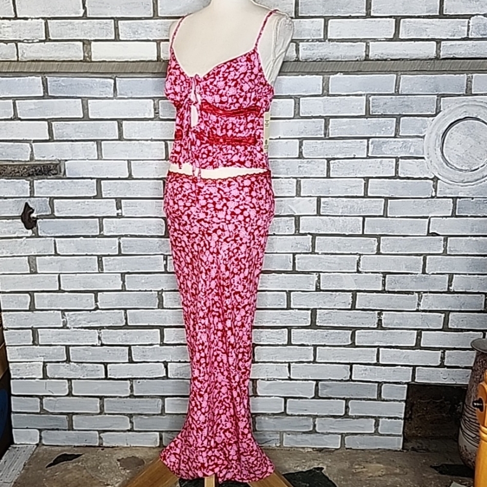 NWT No Boundaries Women's Two Piece Tie Front Top Maxi Skirt Floral XS Red Pink